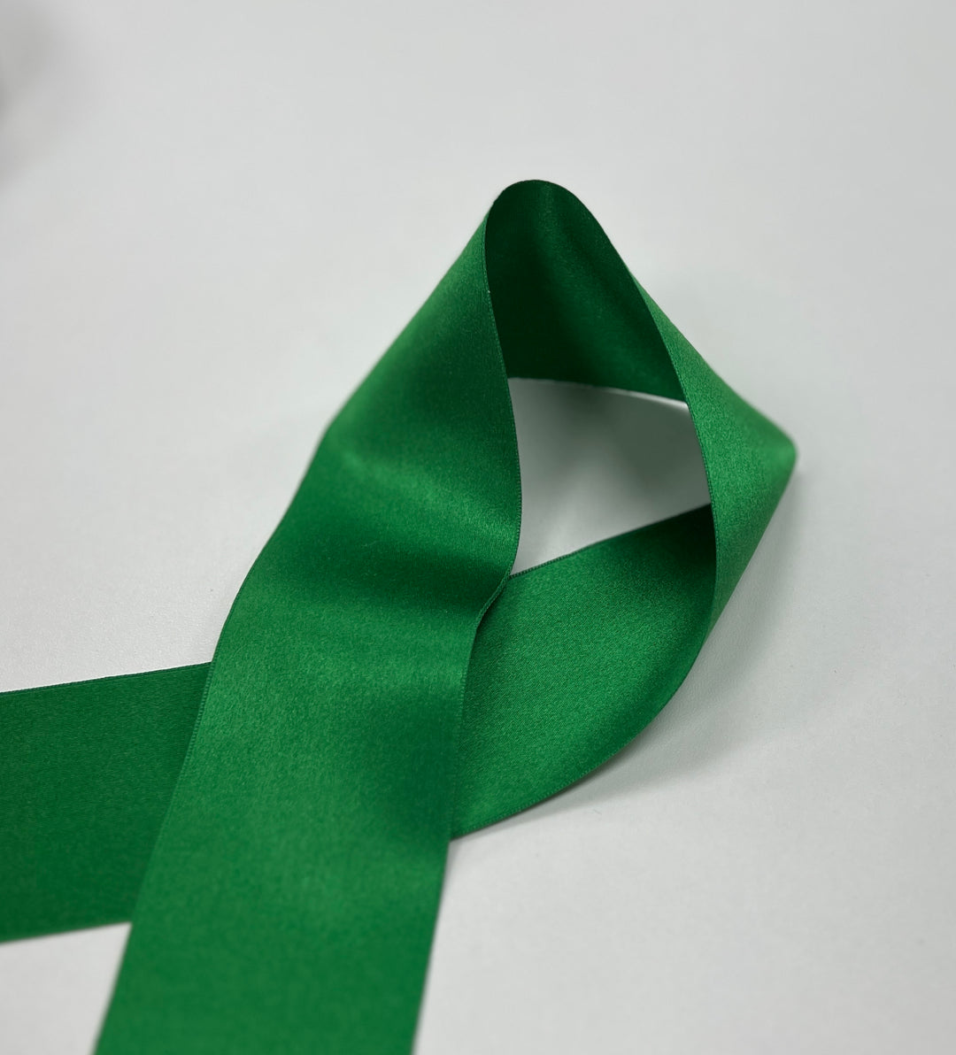 Double Faced Silk Satin Ribbon 24mm - #33 - Kelly Green