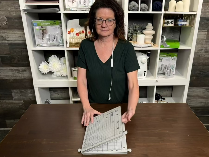 FLIP & FOLD 36 SELF-HEALING CUTTING MAT