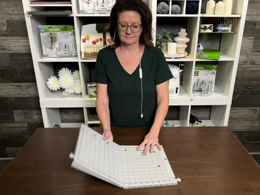 FLIP & FOLD 36 SELF-HEALING CUTTING MAT