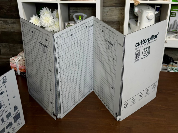 CUTTERPILLAR FLIP AND FOLD 48 SELF-HEALING CUTTING MAT