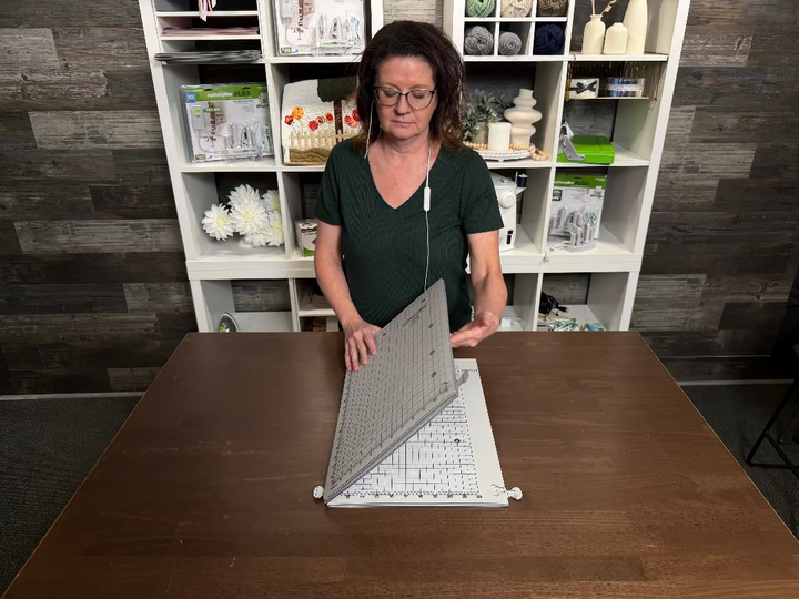 CUTTERPILLAR FLIP AND FOLD 48 SELF-HEALING CUTTING MAT