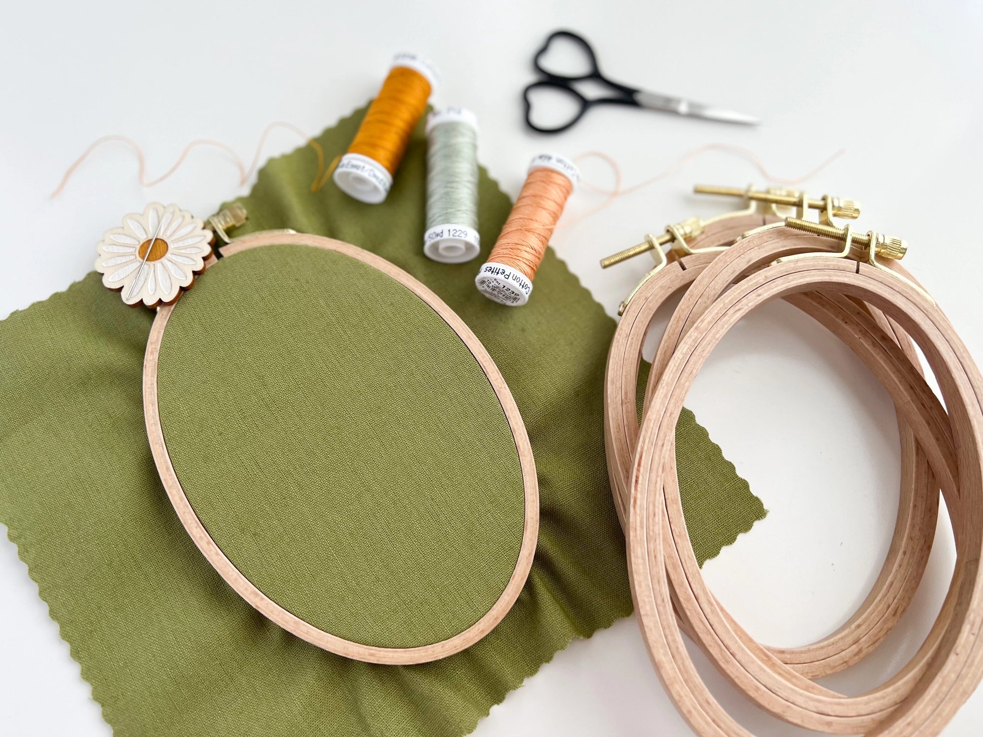 Beechwood Small Oval Embroidery Hoop 4"x6" - Matryoshka Doll Shop