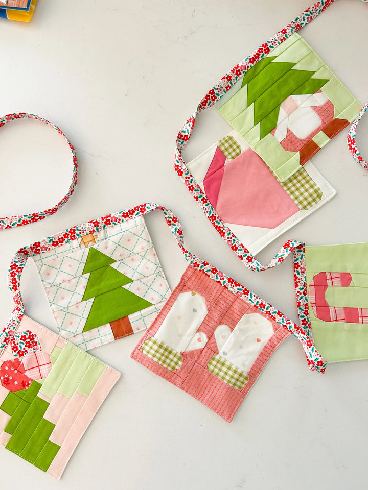 The Wonderful World of Paper Pieced Quilt Blocks for Christmas - FC1595