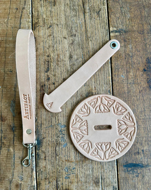 Wristlet Portable Yarn Spinner