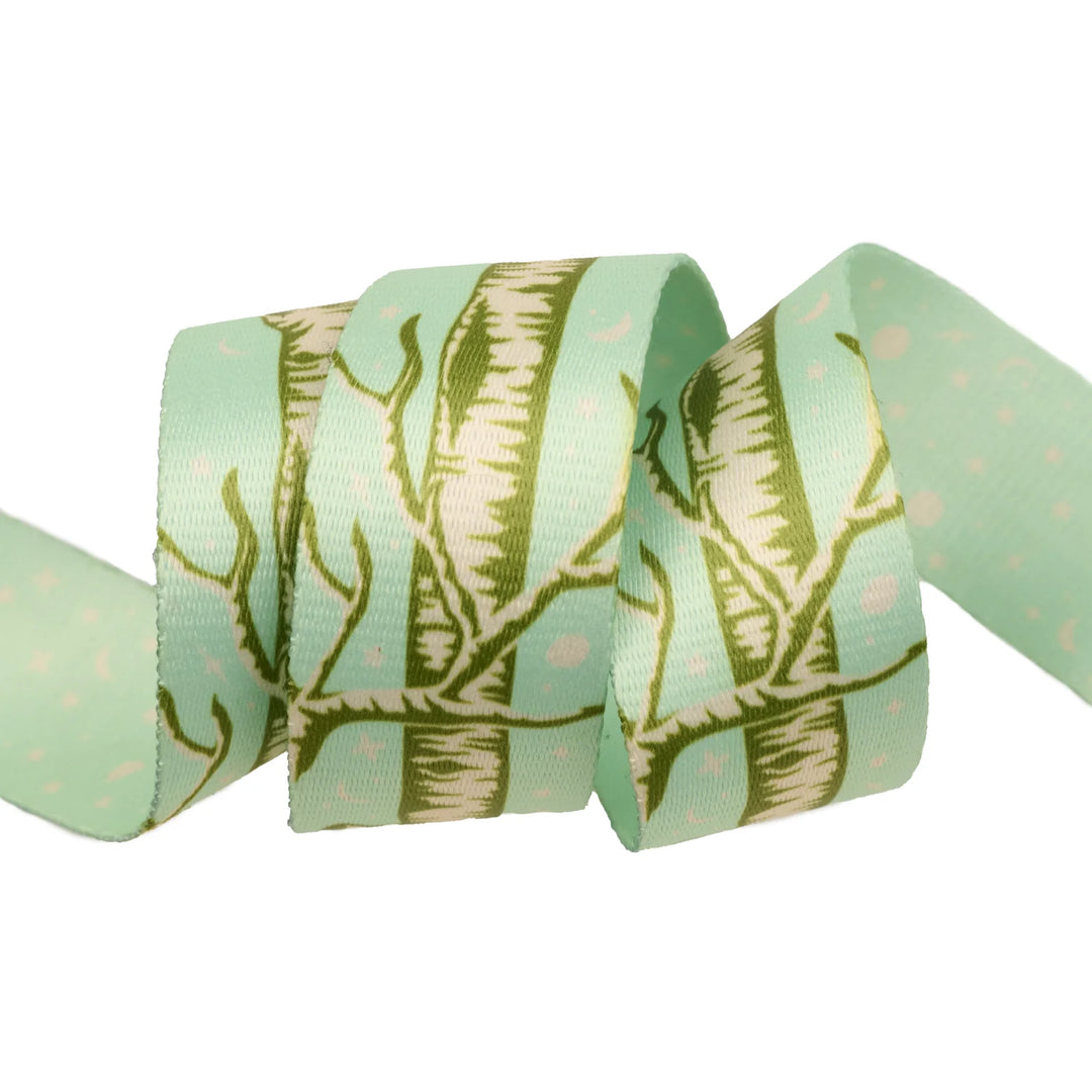 light green webbing with a white and green tree trunk running down the length of it